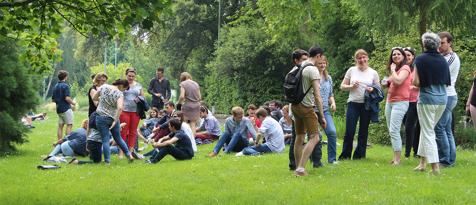 étudiant dans le parc esa
