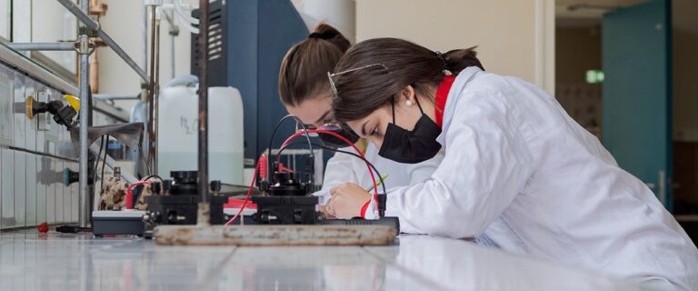 Etudiante laboratoire
